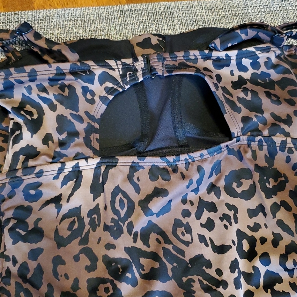 Swimsuit - Picture 5 of 8